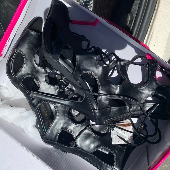 Heels - Picture 4 of 8